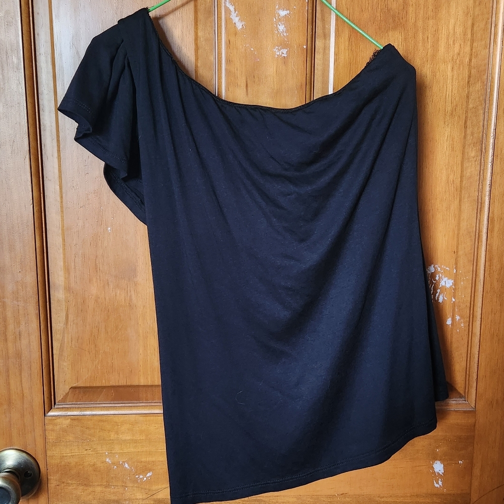 One shoulder top
